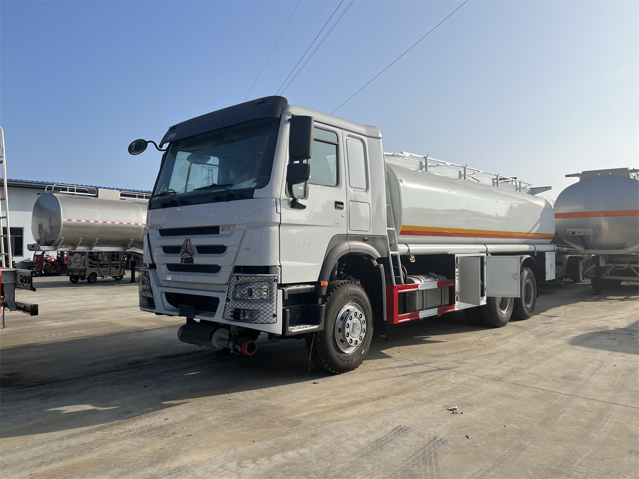 20000L SINO TRUK HOWO fuel tank truck