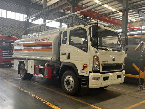 10000L HOWO fuel tank truck