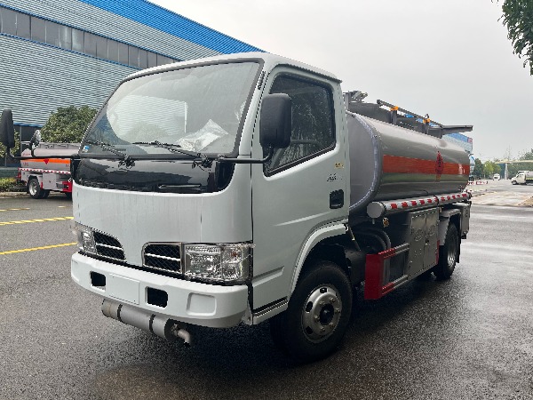 5000L CLW fuel refueling tank truck