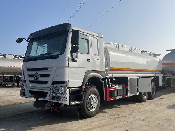 20000L SINOTRUK HOWO fuel tank truck