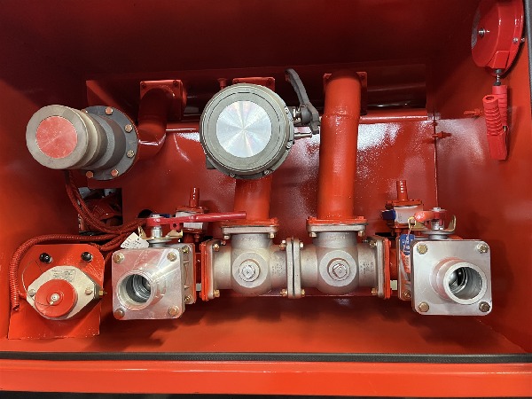 2 individual compartments loading& unloading valve view