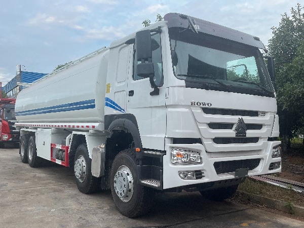 35000L SINO TRUK HOWO fuel tank truck