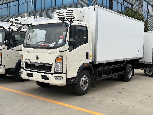 4x2 HOWO Refrigerated Truck