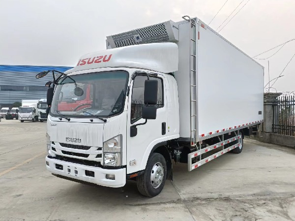 ISUZU Refrigerator Truck