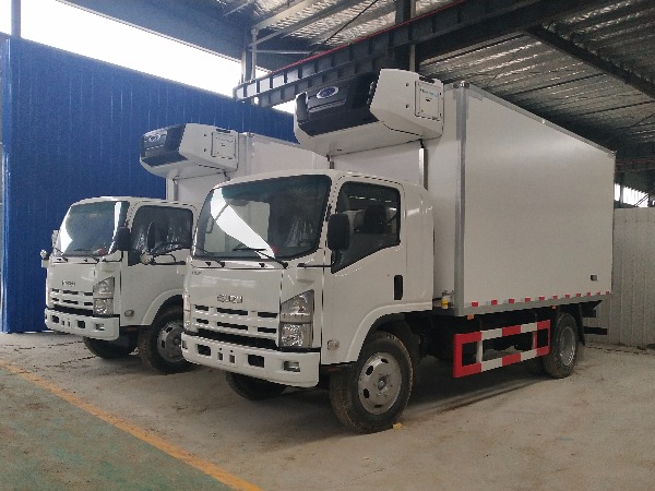 ISUZU Refrigerator Truck