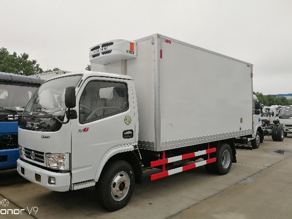 DONGFENG Refrigerator Truck