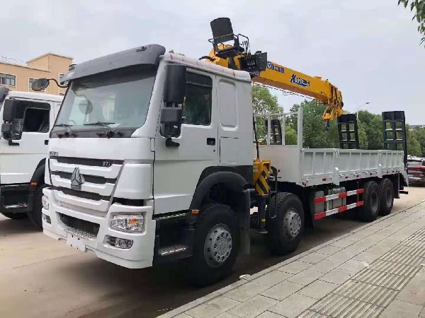 HOWO Truck Mounted Crane