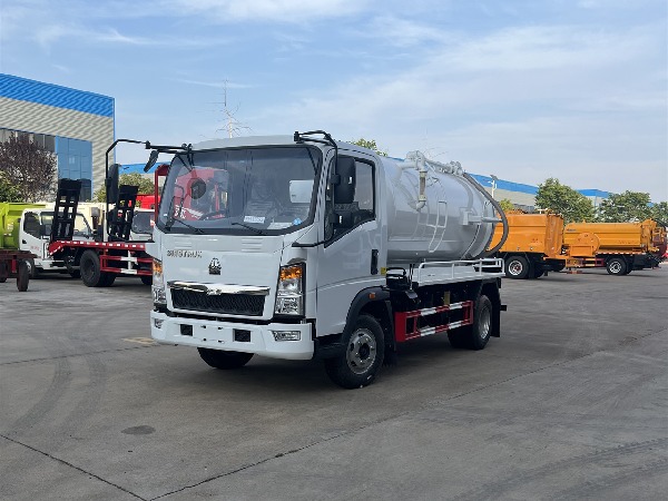 HOWO  Vacuum Sewage Suction Truck