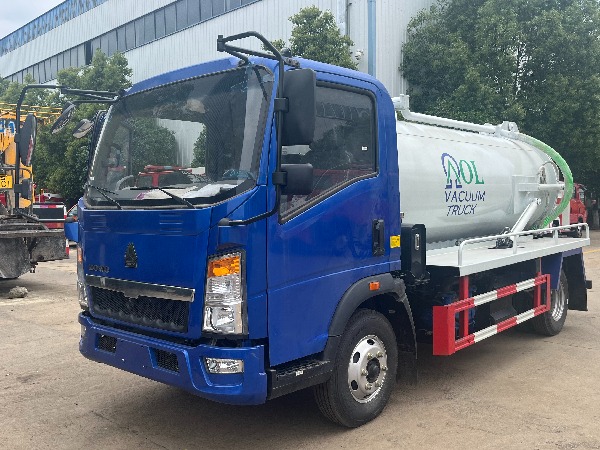 HOWO  Sewage Suction Truck