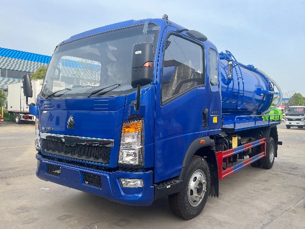 HOWO Vacuum Sewage Suction Truck Sanitation Truck